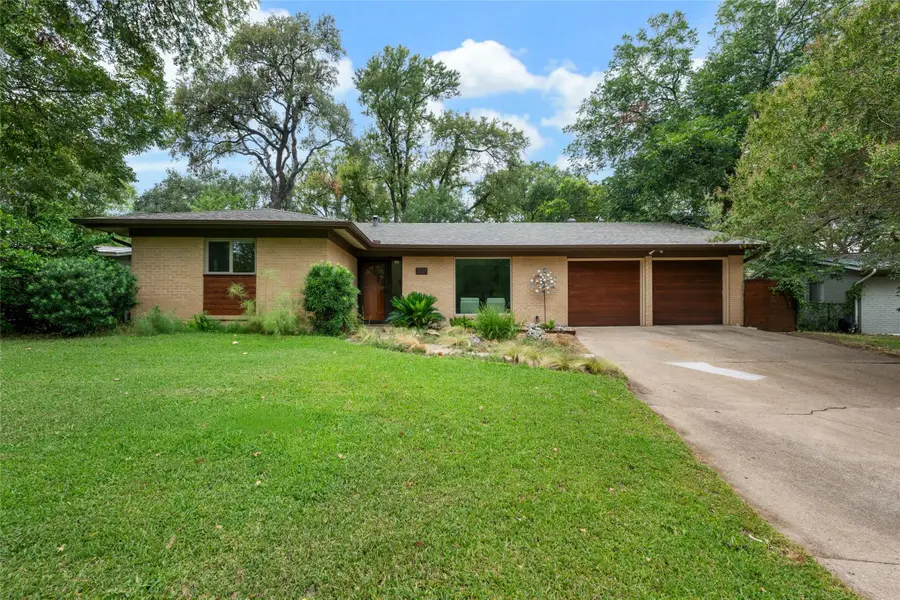 1721 Deerfield Dr, Austin, TX 78741 - #2