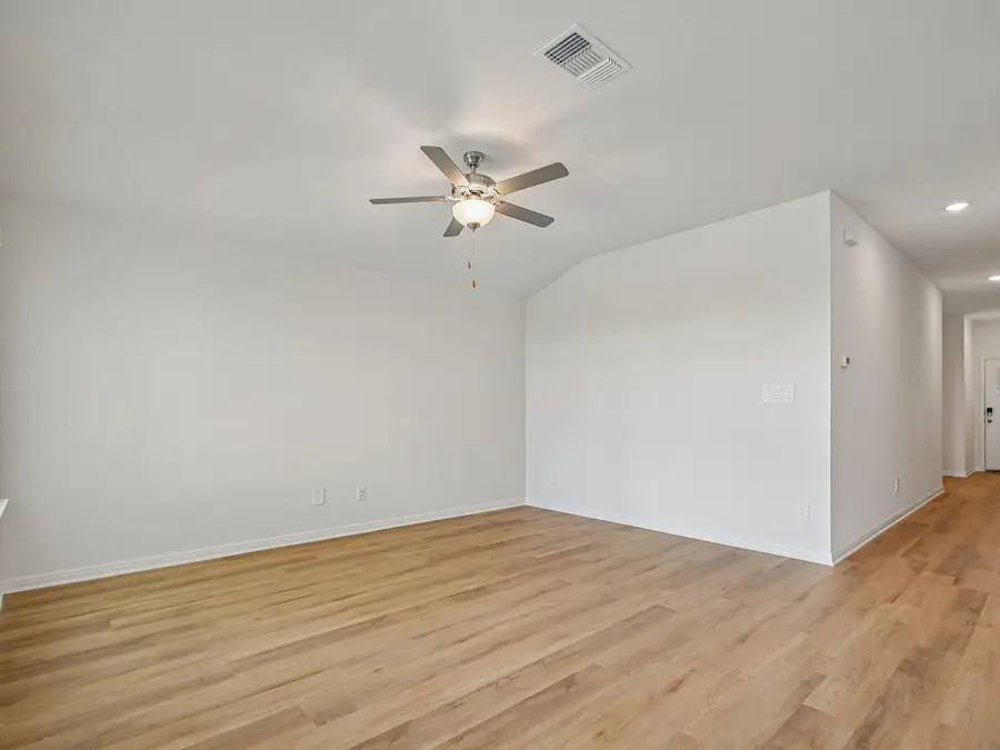 132 Sleep Holw, Jarrell, TX 76537 - #3