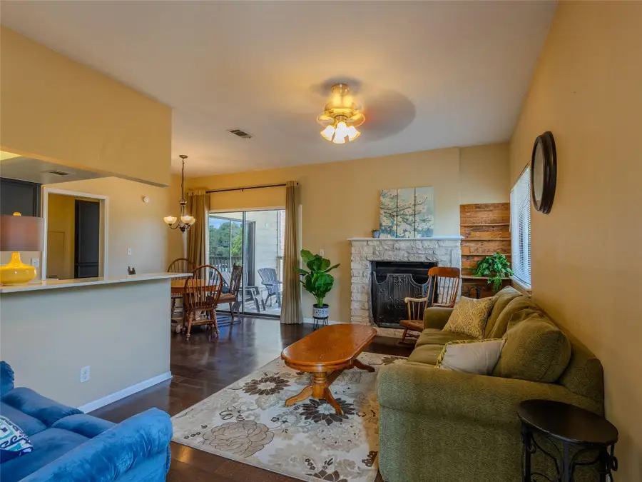 1013 Chestnut St #4, San Marcos, TX 78666 - #3