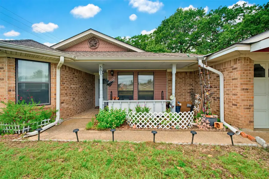 501 Meadow Dr, Rockdale, TX 76567 - #2