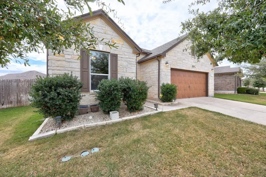 136 Vickers St, Georgetown, TX 78628 - Image #2