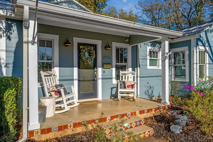 206 W Burbank St, Fredericksburg, TX 78624 - #2