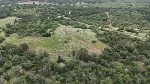 590 Coastal Lane, Luling, TX 78648