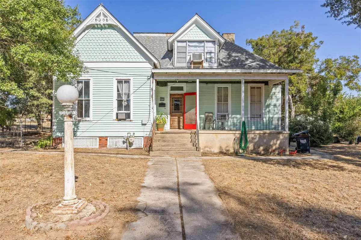 606 W Bell Ave, Rockdale, TX 76567 - Image #1