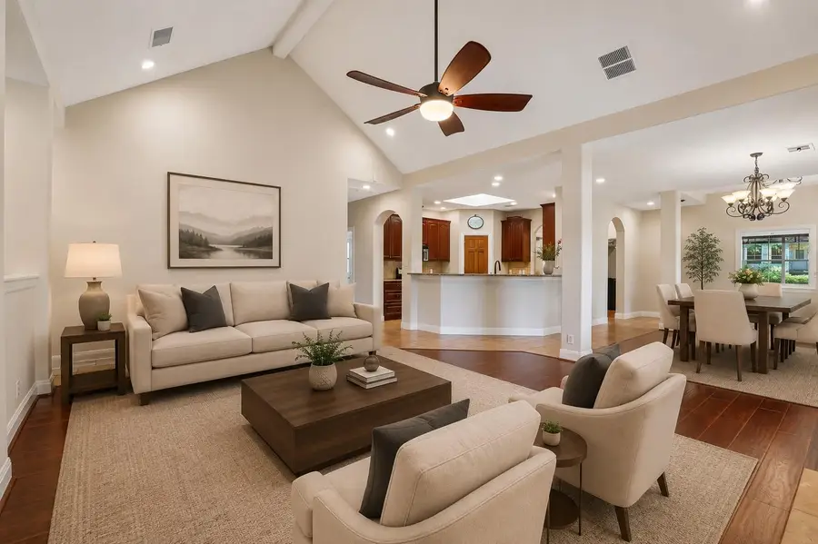 101 N Meadowlark St, Lakeway, TX 78734 - #2