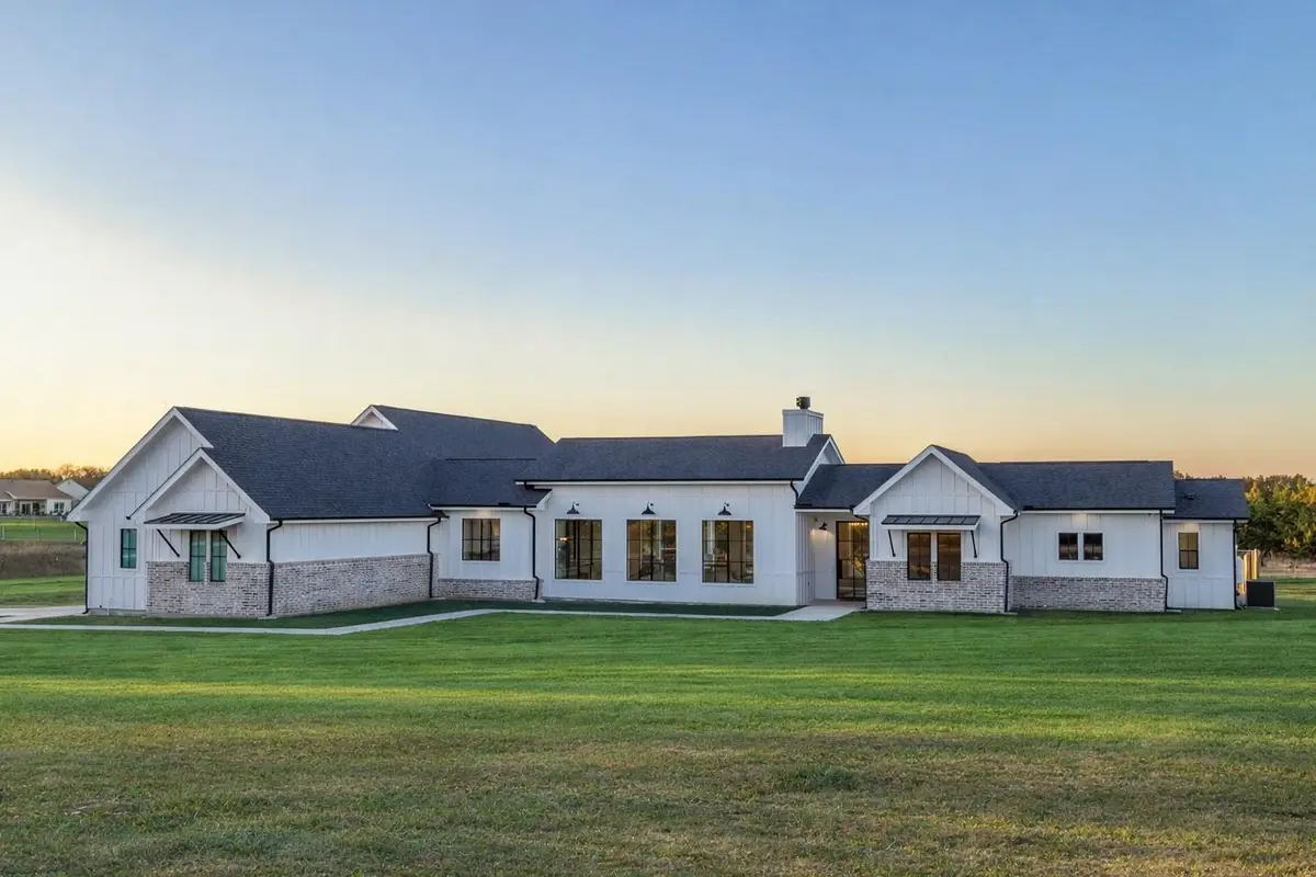 325 Sundance Trl, Liberty Hill, TX 78642 - #1