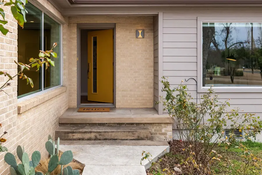 1612 Meadow Ln, Taylor, TX 76574 - #2