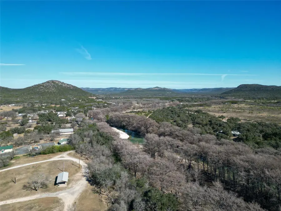831 Magers Rd, Concan, TX 78838 - #2