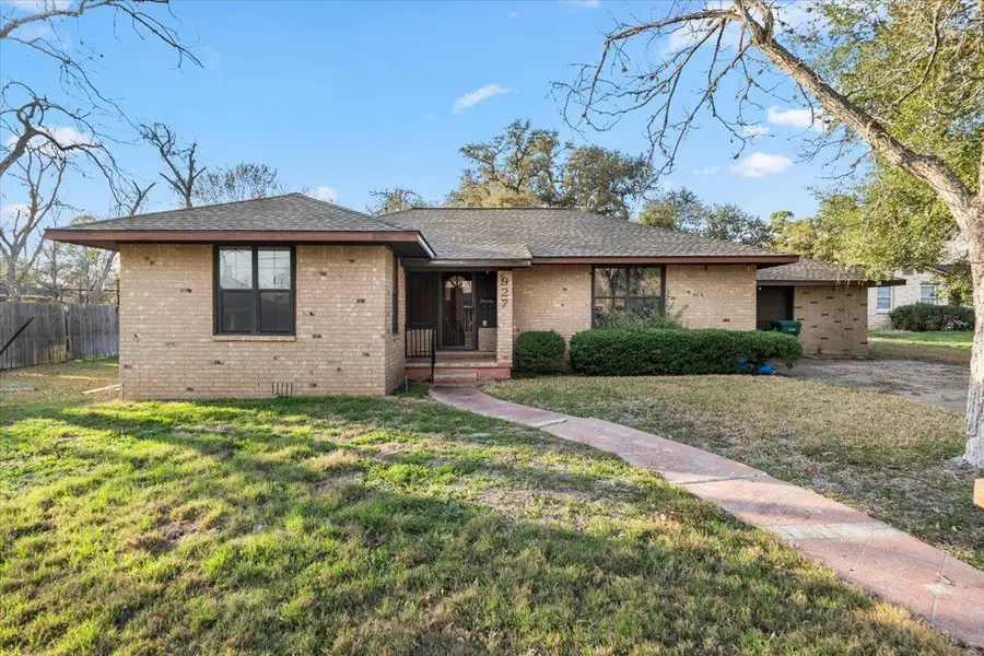 927 E Walnut St, La Grange, TX 78945 - #3