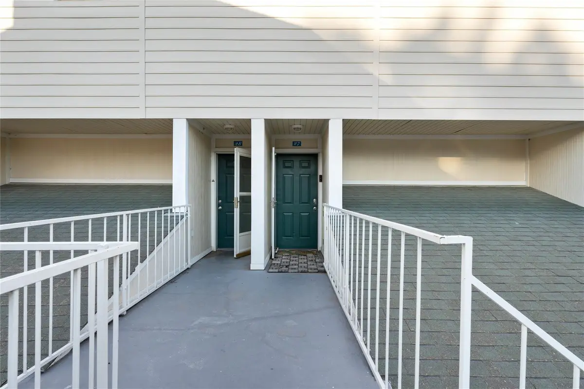 1818 S Lakeshore Blvd #27, Austin, TX 78741 - #1