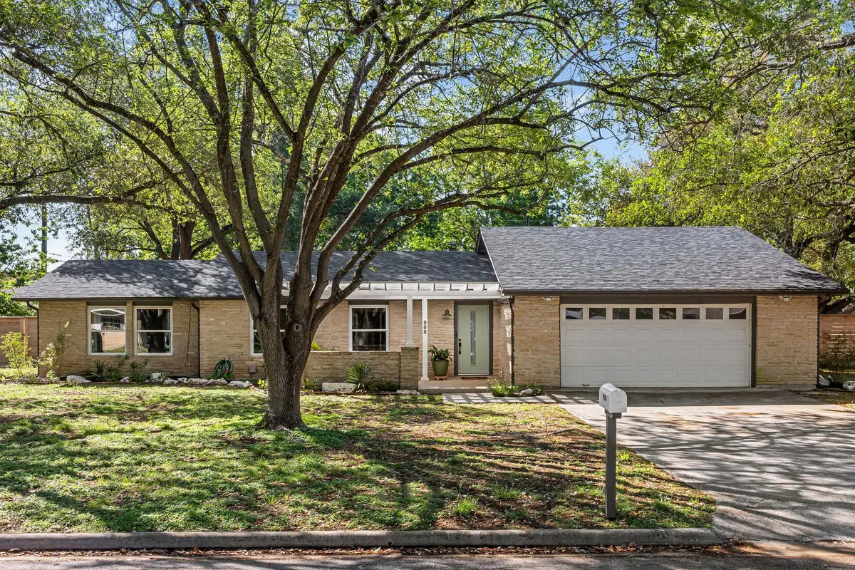 908 Merritt Dr, Lockhart, TX 78644 - #1