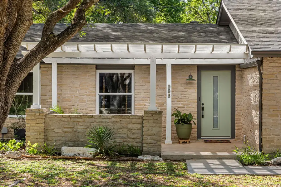 908 Merritt Dr, Lockhart, TX 78644 - #3