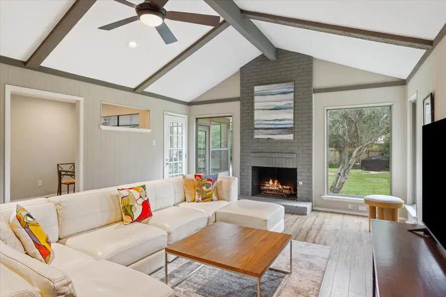 2100 Oakridge Dr, Round Rock, TX 78681 - Image #2