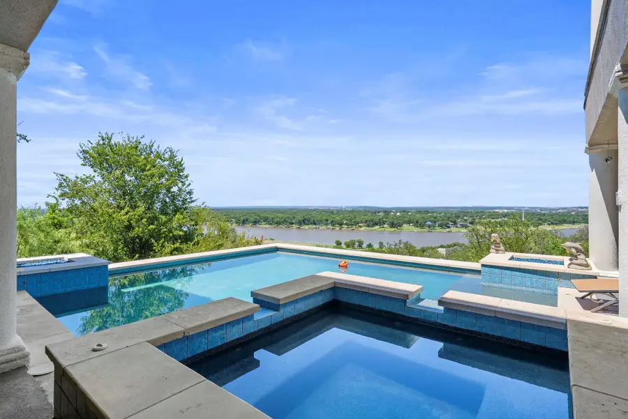 301 Circle Dr, Horseshoe Bay, TX 78657 - #2