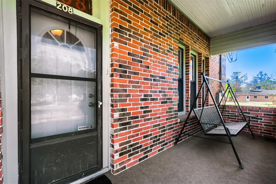 208 N Avenue, Elgin, TX 78621 - #3