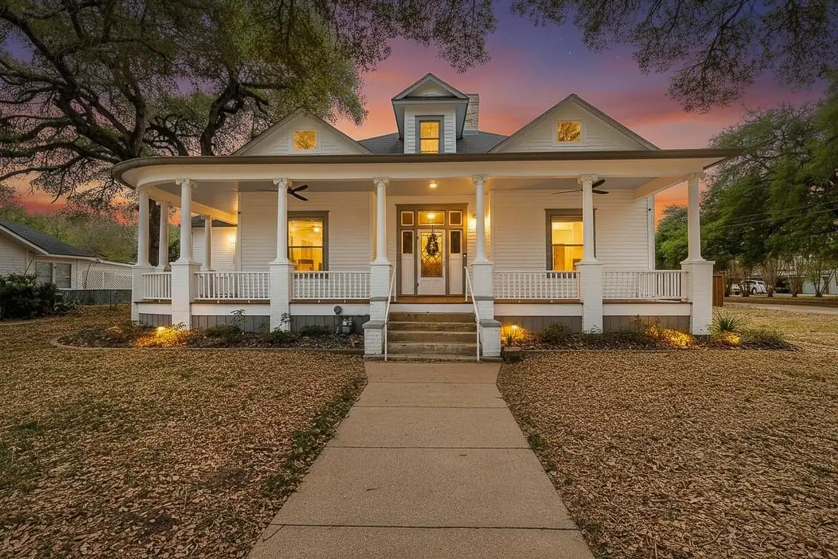 604 Saint Michael St, Gonzales, TX 78629 - #1