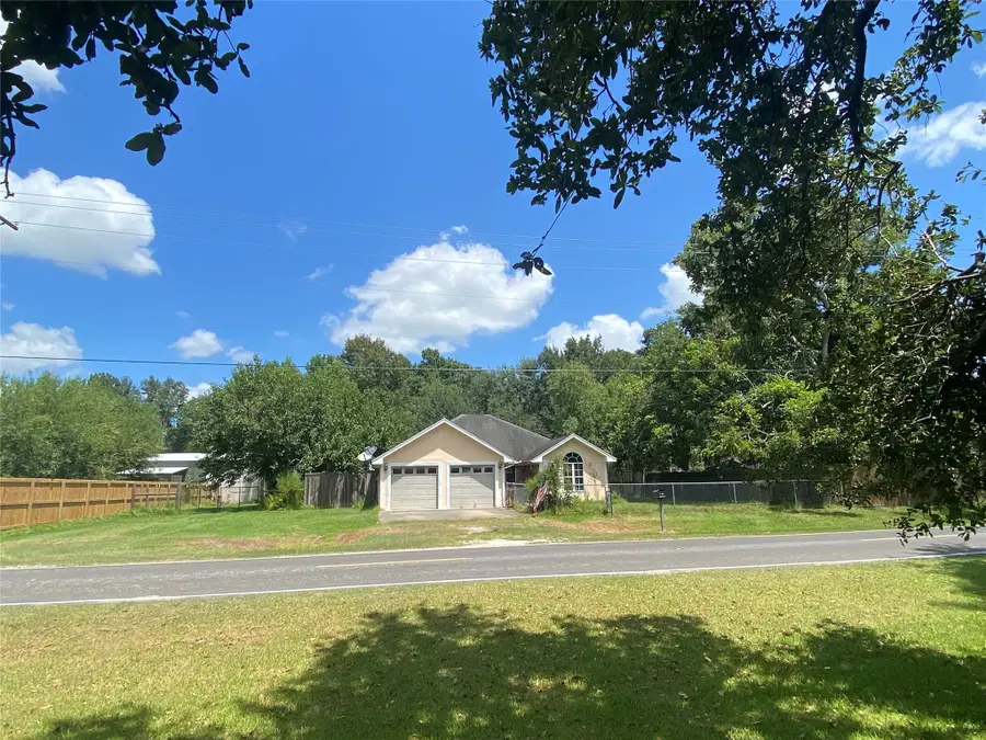 920 W Buccaneer Dr W, Winnie Stowell, TX 77665 - #2