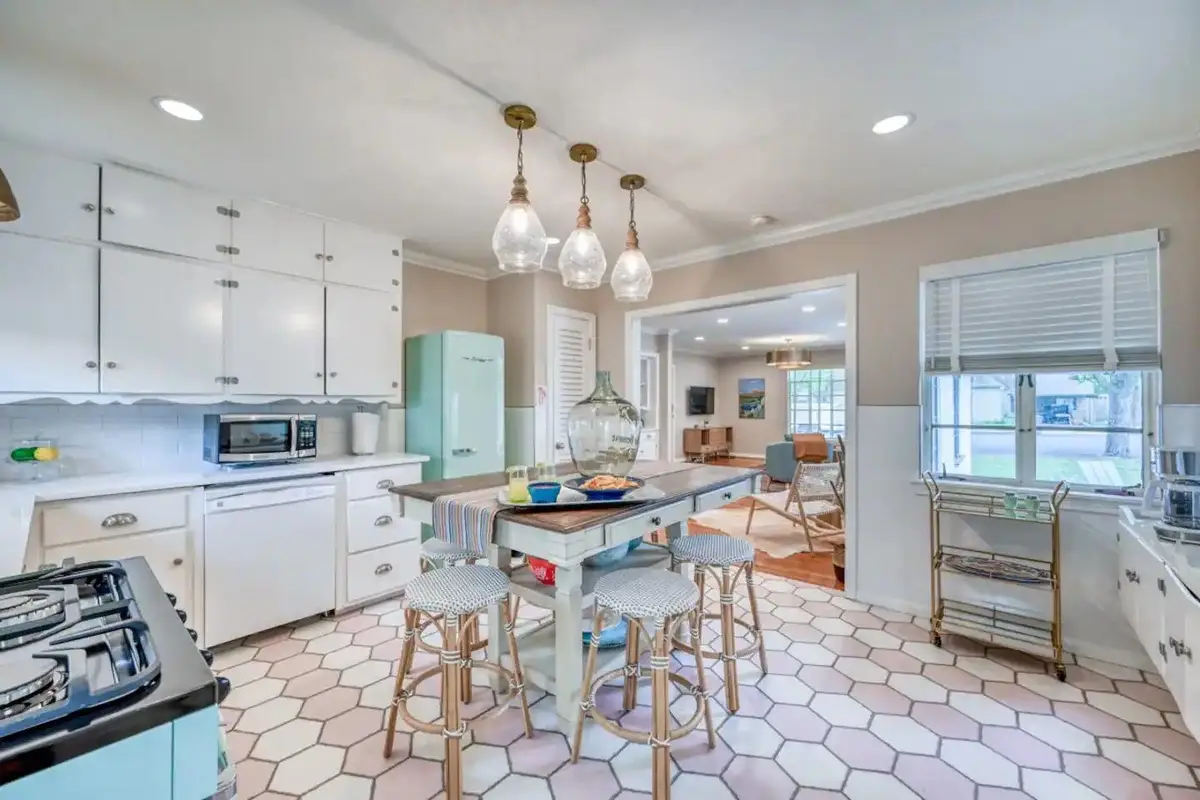 708 W Schubert St, Fredericksburg, TX 78624 - #1