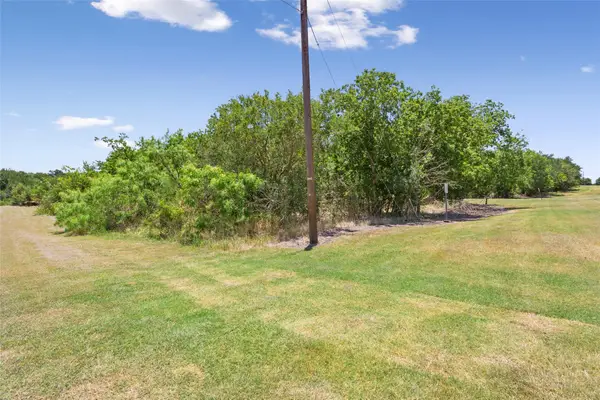 24485 E Avenue C, Buckholts, TX 76518