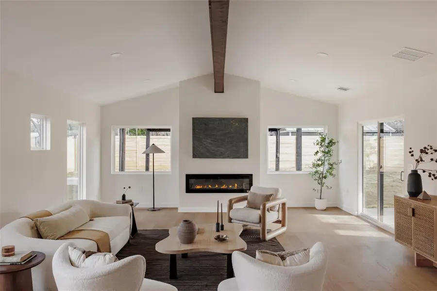 1400 Corona Dr, Austin, TX 78723 - Image #2