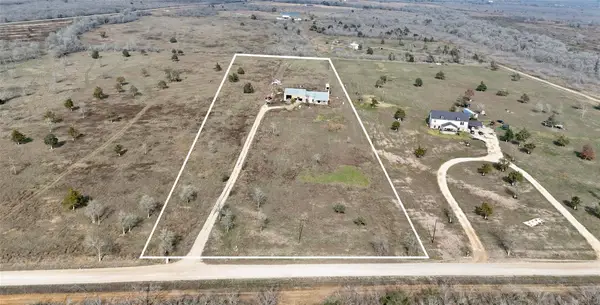 326 County Road 451, Waelder, TX 78959
