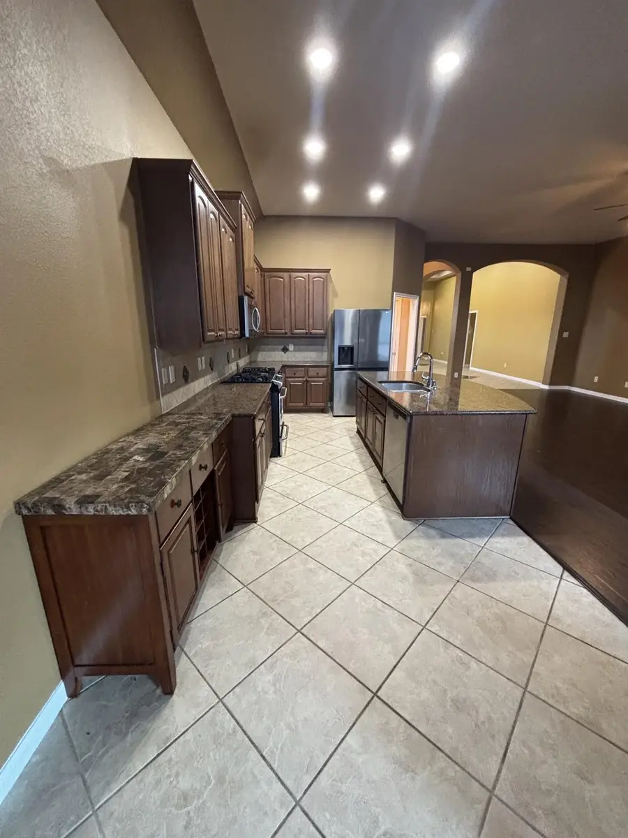 404 E Nakoma Dr, Hutto, TX 78634 - #2
