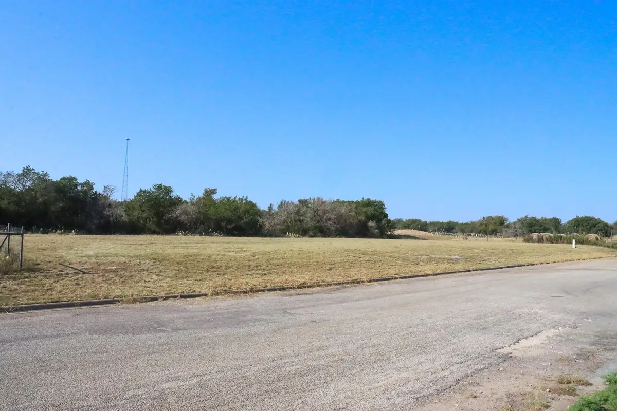 205 E Kelly Ln, San Saba, TX 76877 - #1