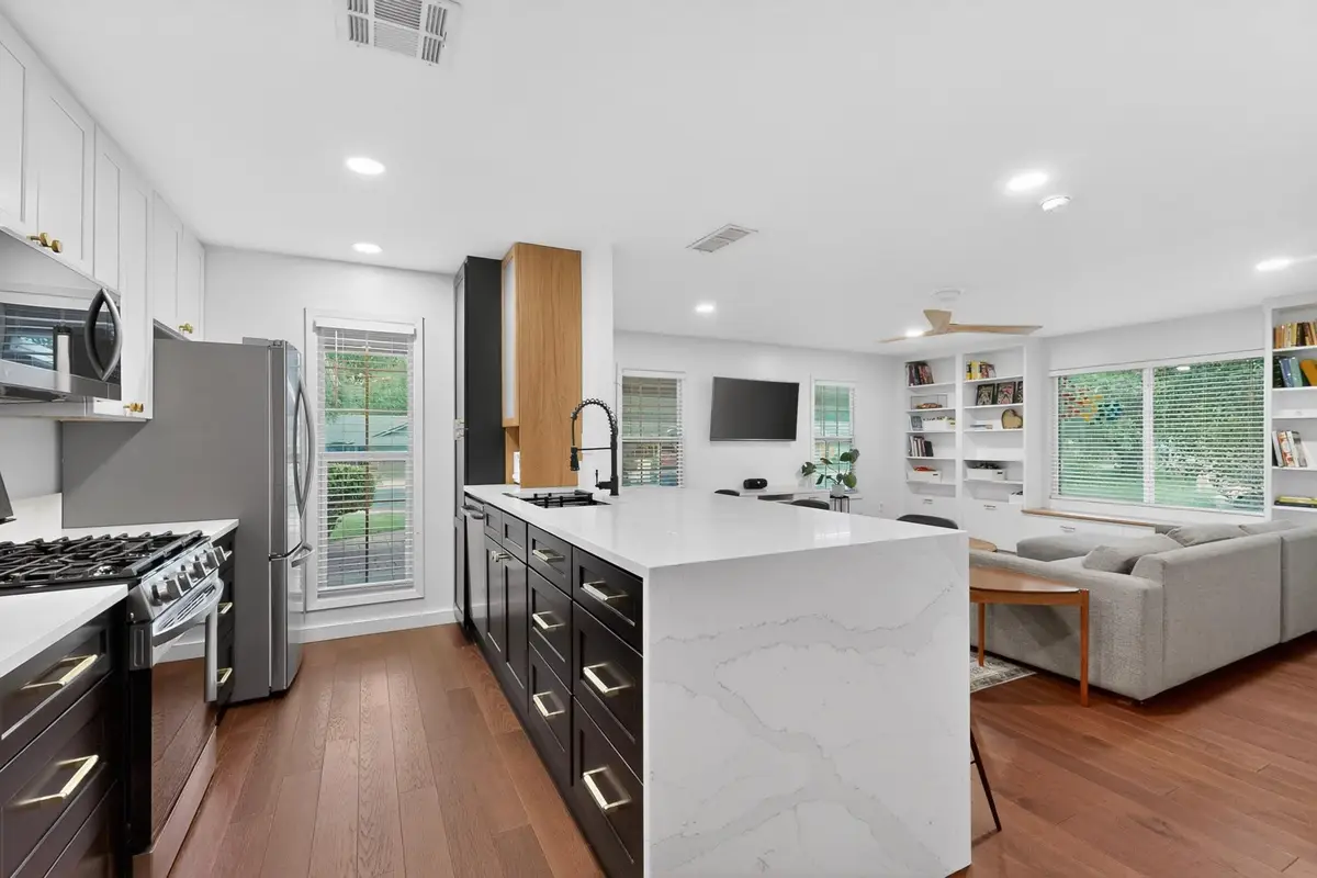 5541 Pine Pl, Austin, TX 78744 - #1
