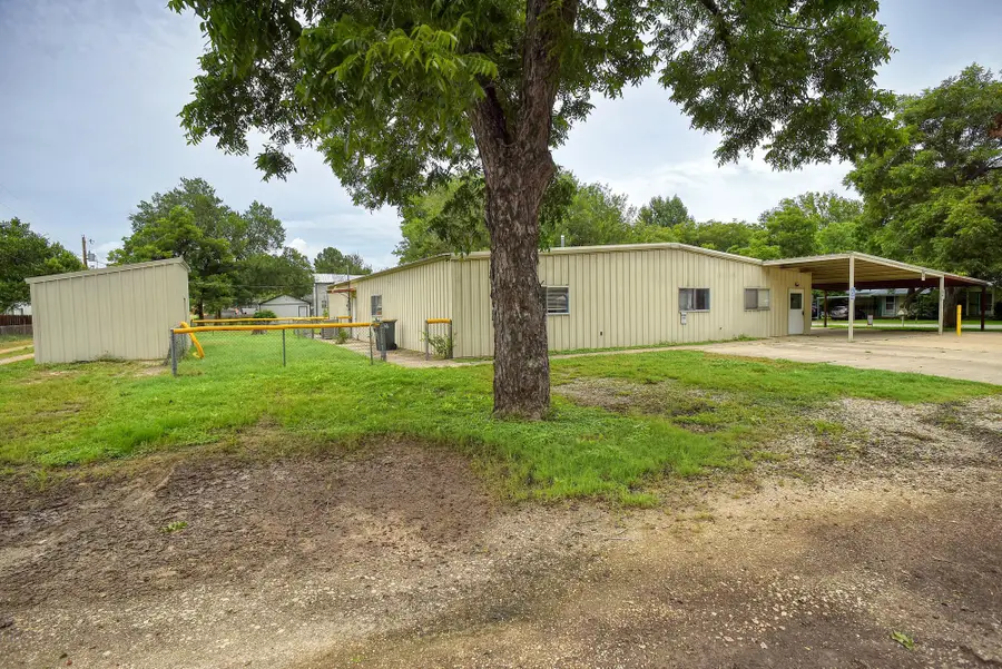 401 Wilkes St, Smithville, TX 78957 - #2