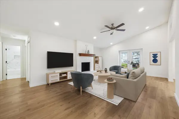 1005 Bowie St, Lockhart, TX 78644