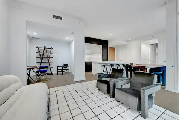 313 W 17th St #1106, Austin, TX 78701
