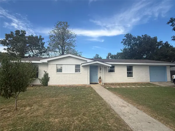 665 W Cedar St, Bertram, TX 78605
