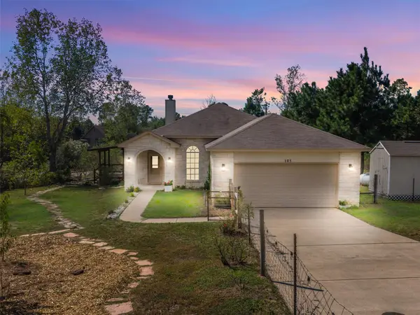 105 Comanche Dr, Paige, TX 78659