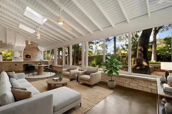 2112 Wychwood Dr, Austin, TX 78746