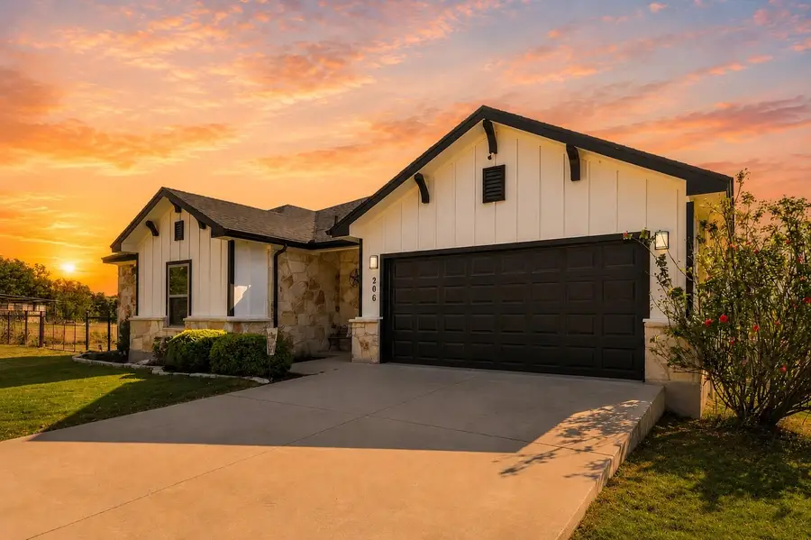 206 Brizendine Ave, Florence, TX 76527 - #2