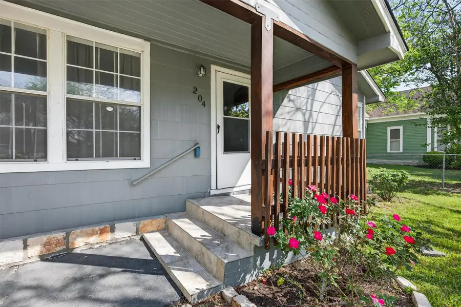 204 Taylor St, Hutto, TX 78634 - #3