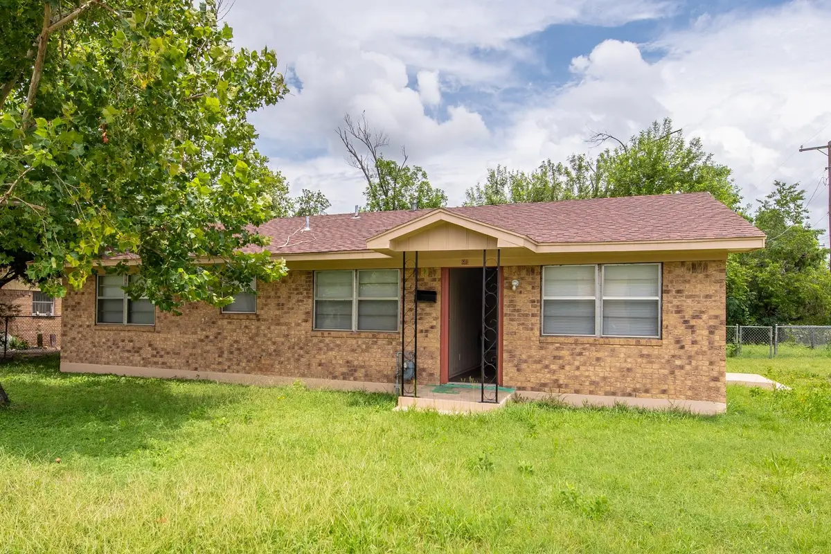 601 Martin Luther King Blvd, Cameron, TX 76520 - #1