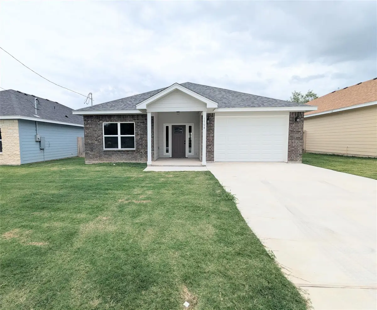 1708 E Ave G, Lampasas, TX 76550 - Image #1