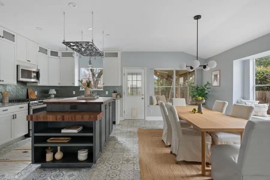 8121 Luling Ln, Austin, TX 78729 - Image #2