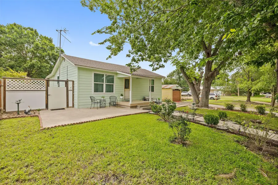 718 Kimbro St, Taylor, TX 76574 - #2