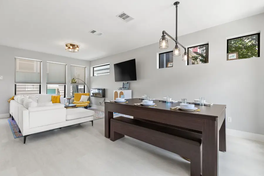 1820 Carlson Dr #43C, Austin, TX 78741 - #3