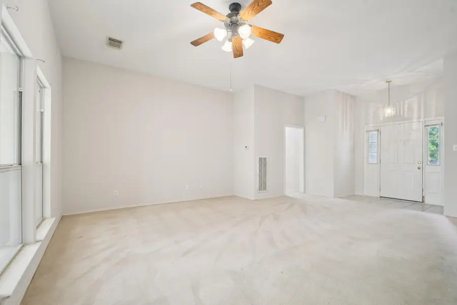 604 Clyde Ct, San Marcos, TX 78666 - #2