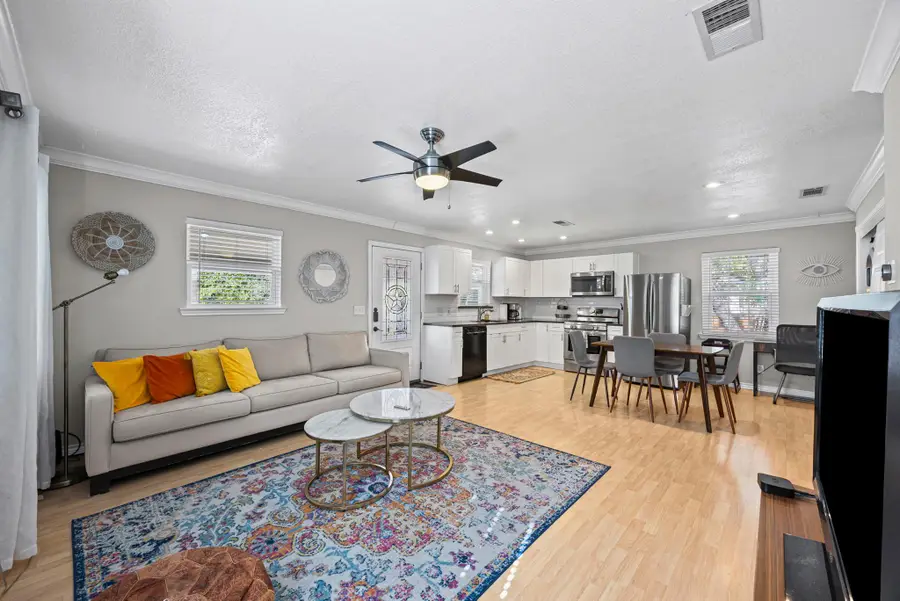 1137 Richardine Ave, Austin, TX 78721 - Image #2