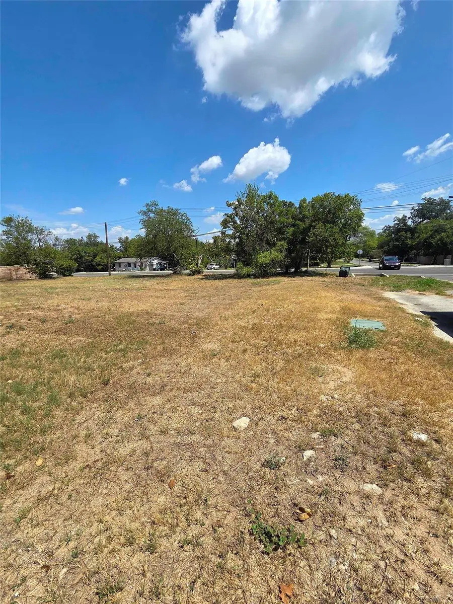 304 Blanco St, Kyle, TX 78640 - #2