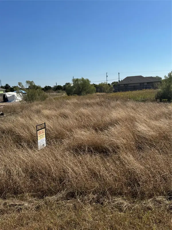 109 Bianca Cir, Del Valle, TX 78617