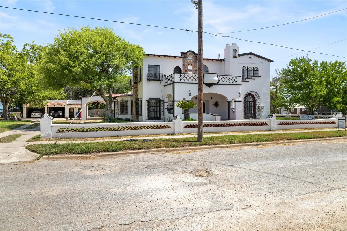 400 W St Charles Ave, San Diego, TX 78384 - #1