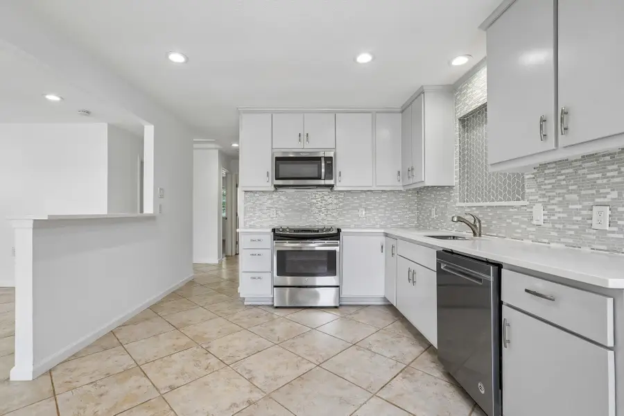 407 Magnolia St, Bastrop, TX 78602 - #3