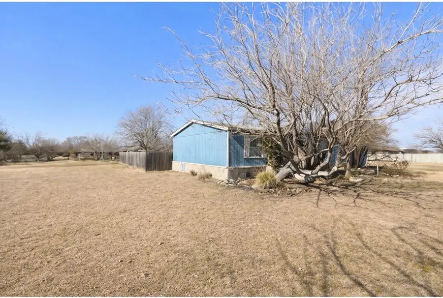 709 N 5th St, Jarrell, TX 76537 - #3