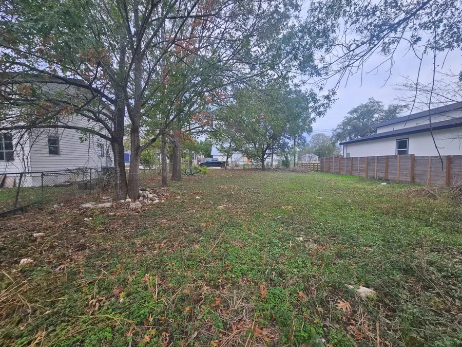 514 San Saba St, Lockhart, TX 78644 - Image #3