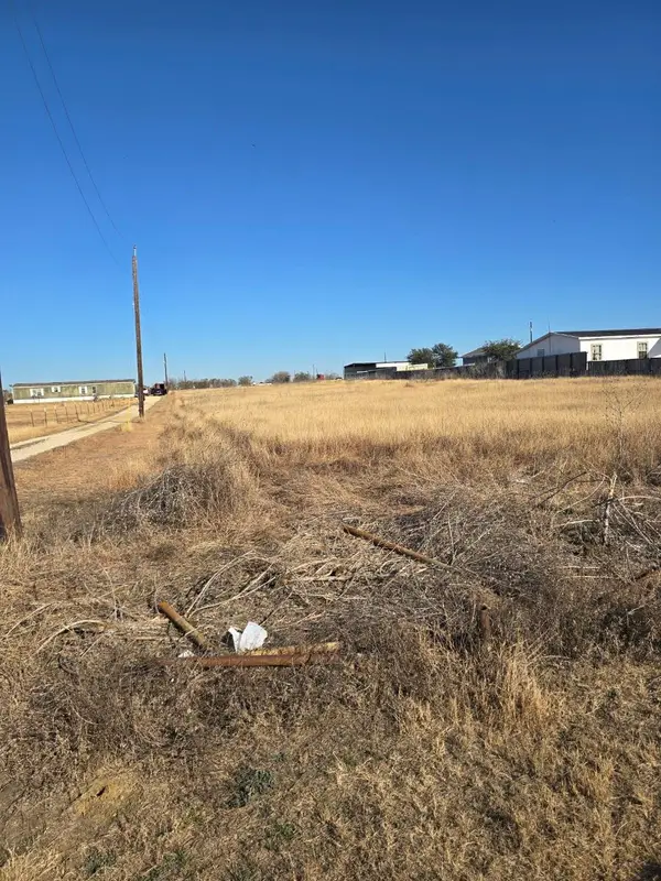 40 N County Road 140, Cost, TX 78614